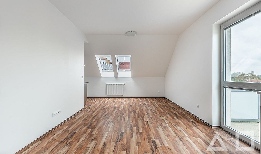 Prodej bytu 1+kk 36 m², Praha – náhled fotky 2