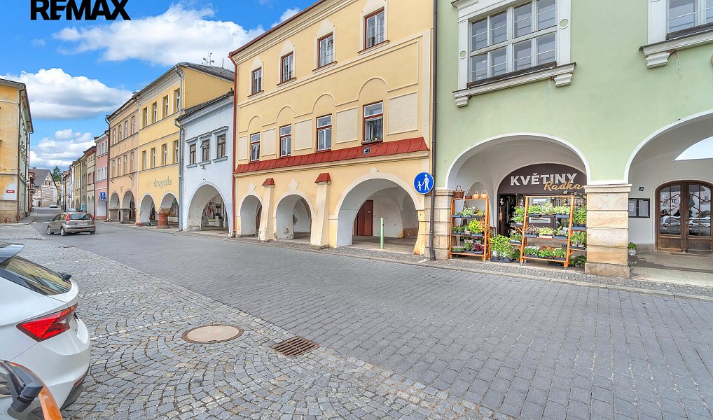 Prodej domu 420 m² s pozemkem 217 m², Hostinné – náhled fotky 2
