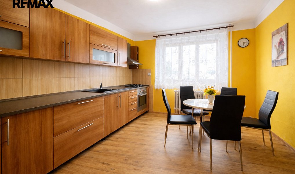 Prodej domu 160 m² s pozemkem 286 m², Hrob – náhled fotky 5