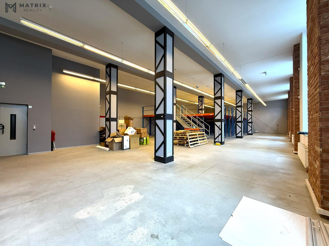 Pronájem obchodních prostor 468 m²