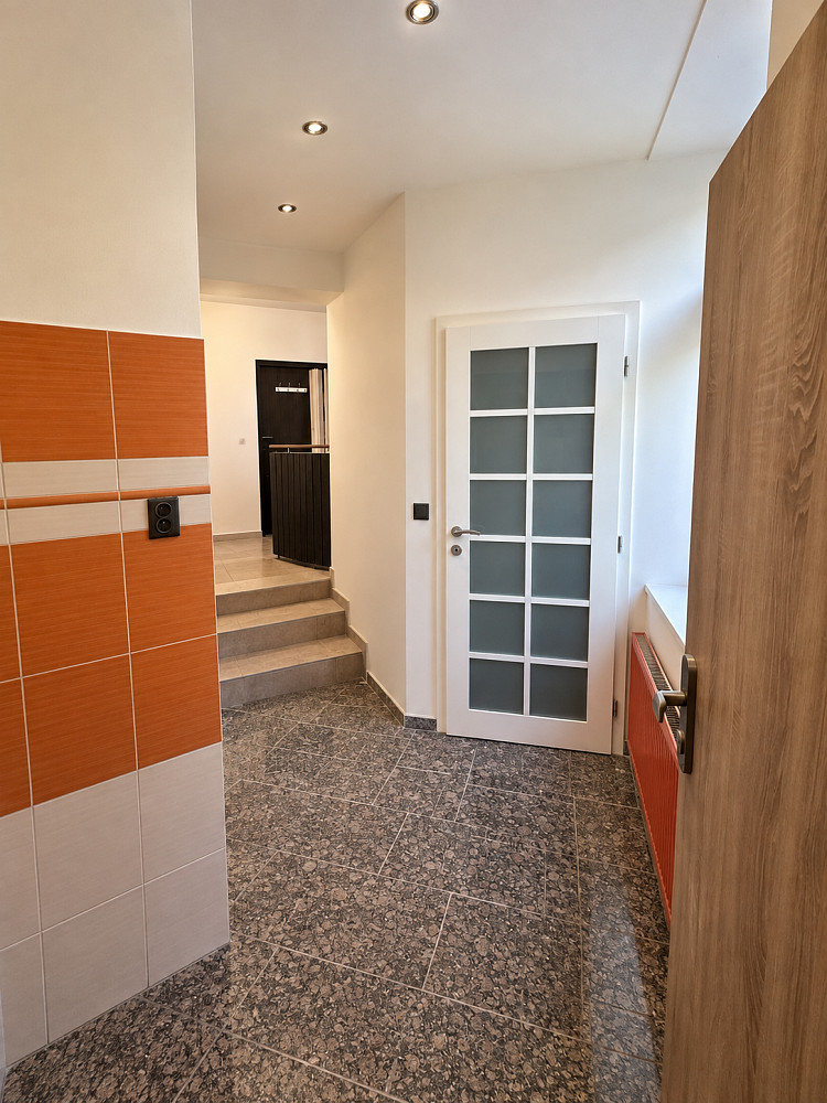Pronájem komerčního objektu (jiného typu) 76 m² – fotografie 3