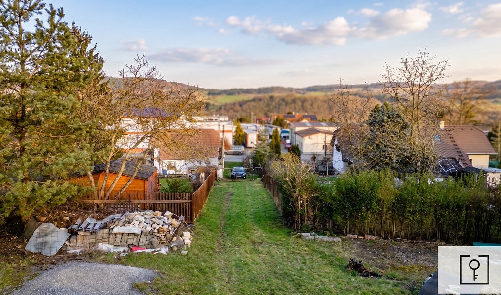 Prodej stavebního pozemku 1 748 m², Králův Dvůr – náhled fotky 7