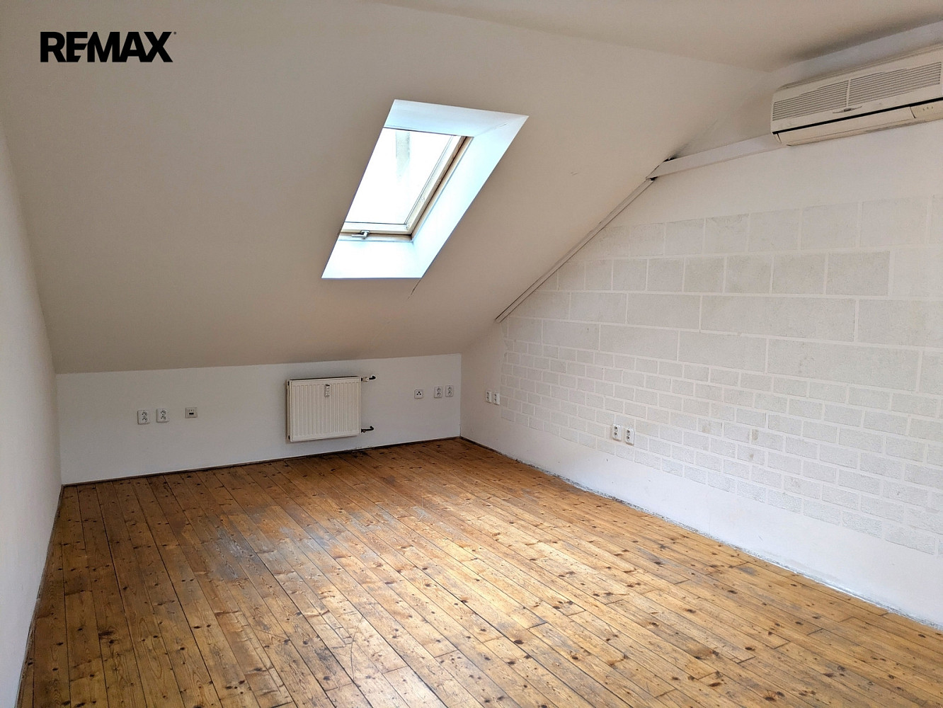 Pronájem bytu 1+1 65 m² – fotografie 2