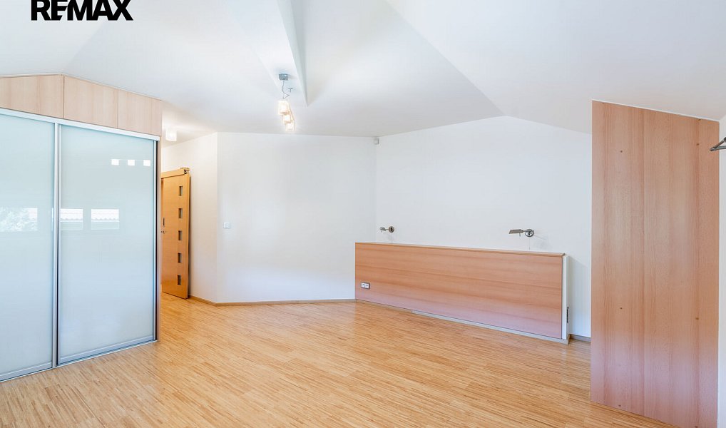 Prodej domu 241 m² s pozemkem 742 m², Praha – náhled fotky 29