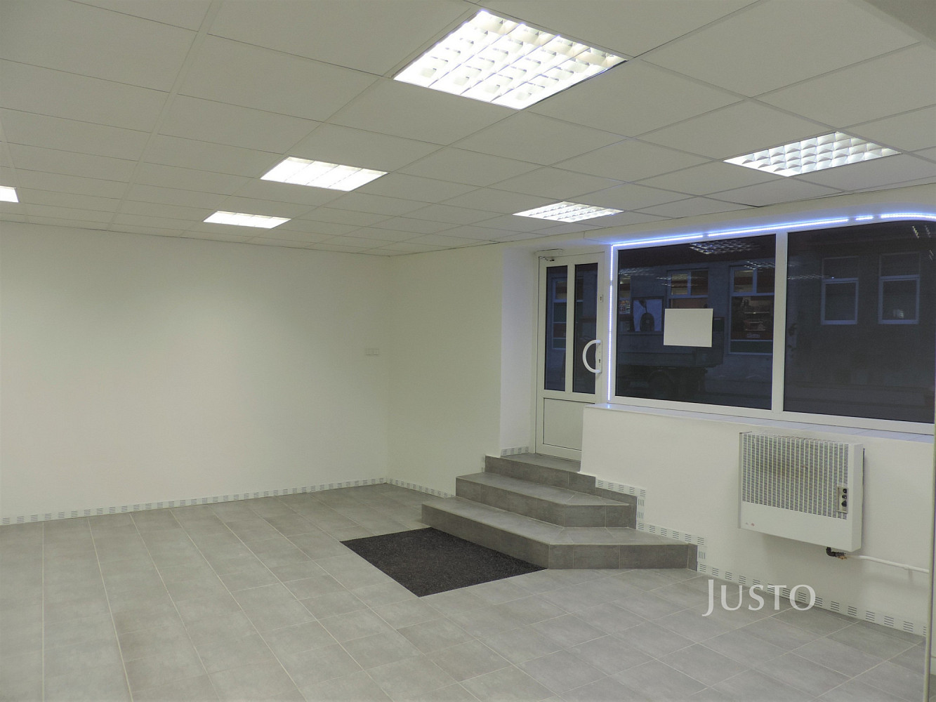 Pronájem obchodních prostor 56 m² – fotografie 3