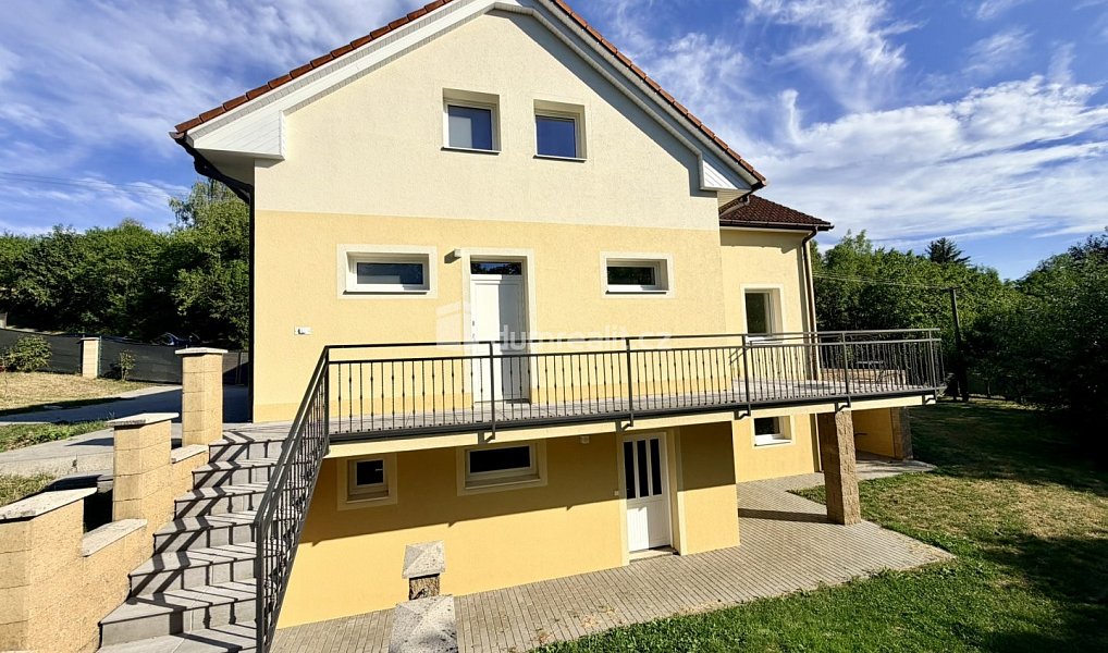 Prodej domu 247 m² s pozemkem 1 024 m², Lukov – náhled fotky 2