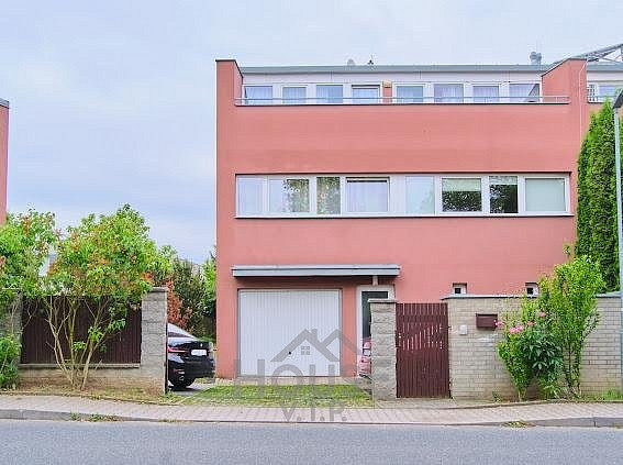 Prodej domu 230 m² s pozemkem 425 m²