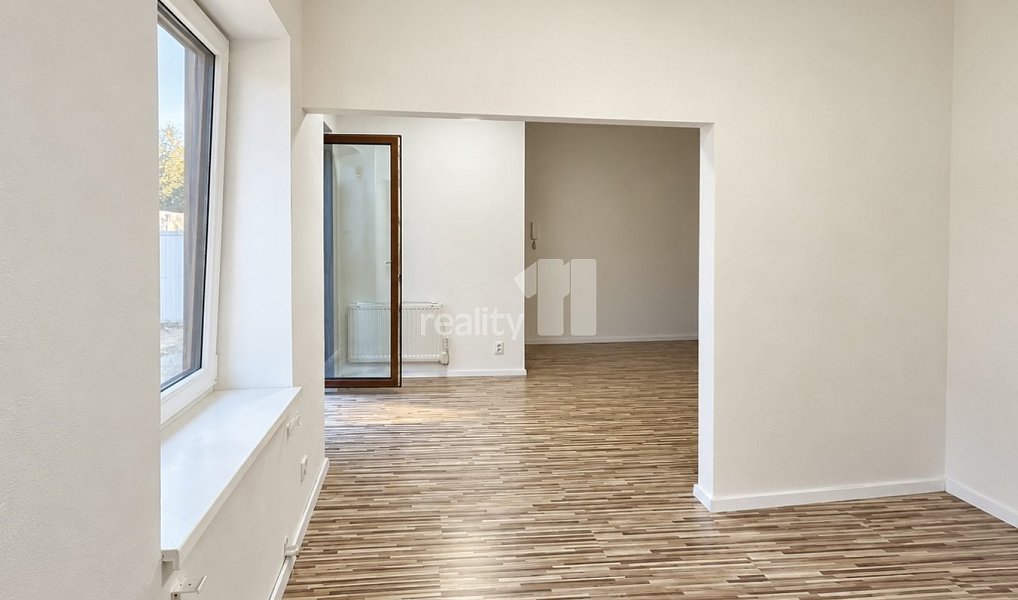 Pronájem bytu 1+kk 28 m², Praha – náhled fotky 3