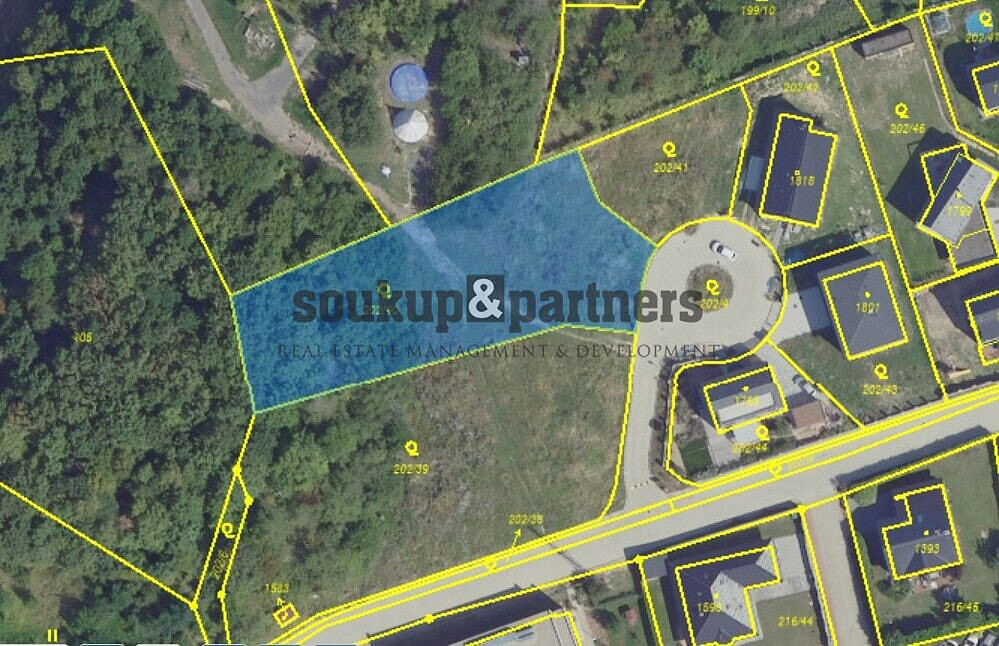 Prodej stavebního pozemku 1 636 m² – fotografie 2