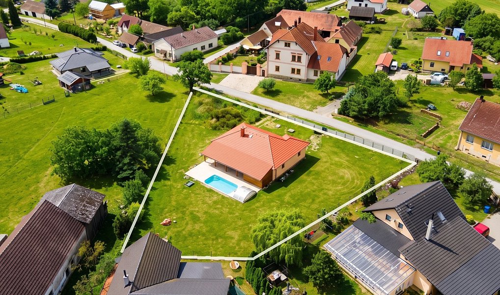Prodej domu 135 m² s pozemkem 1 654 m², Lišov – náhled fotky 2