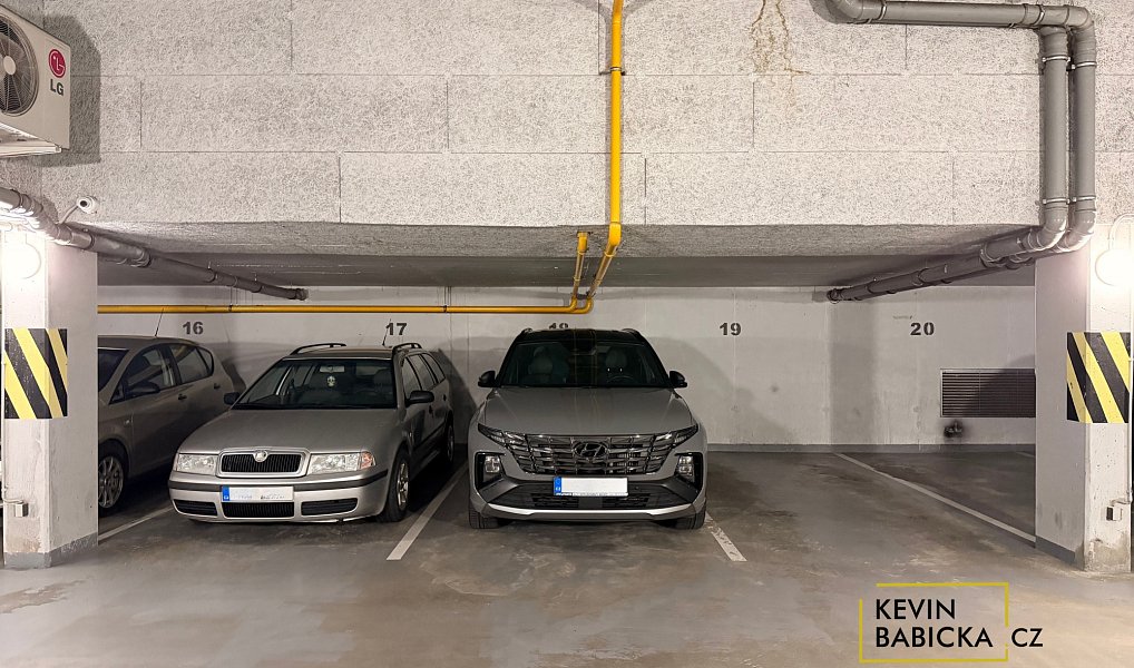 Pronájem garážového stání, ul. Kosmova, Brno-Královo Pole, Brno – náhled fotky 2