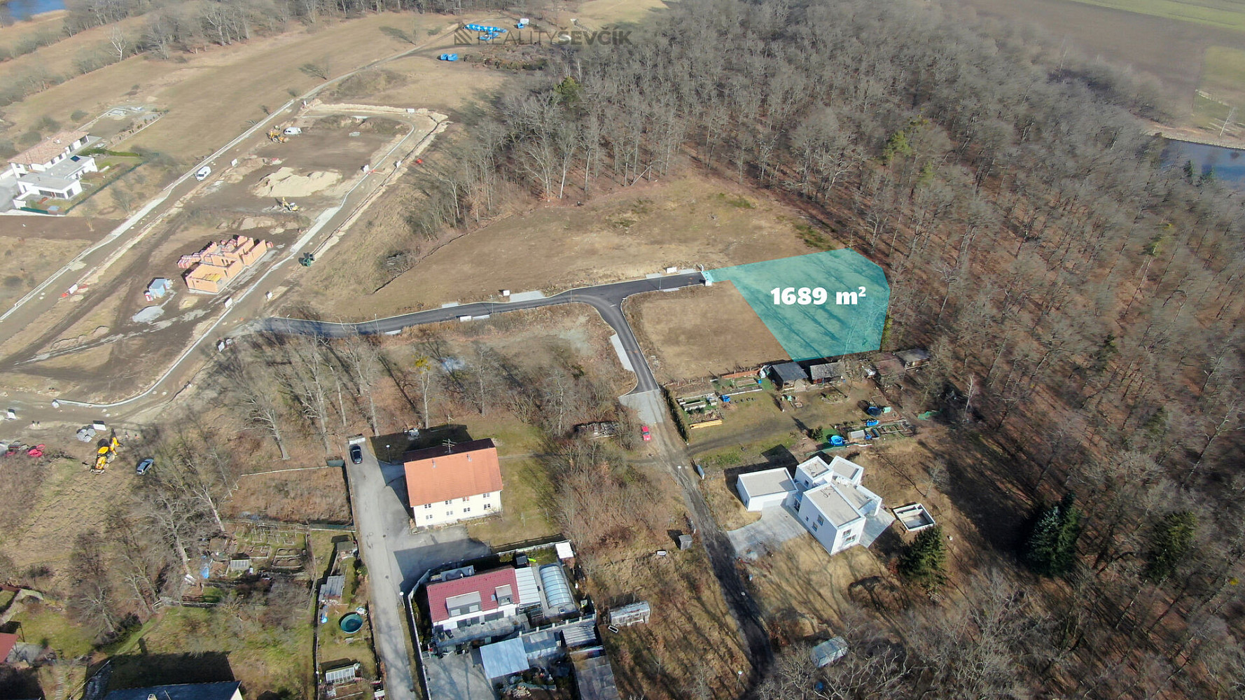 Prodej stavebního pozemku 1 689 m² – fotografie 4
