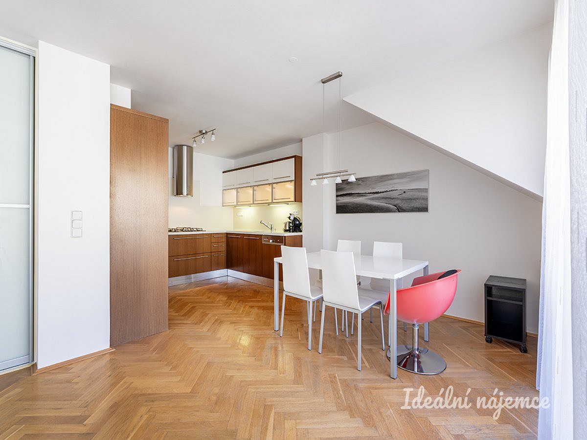 Pronájem bytu 2+kk 69 m² – pohled 6