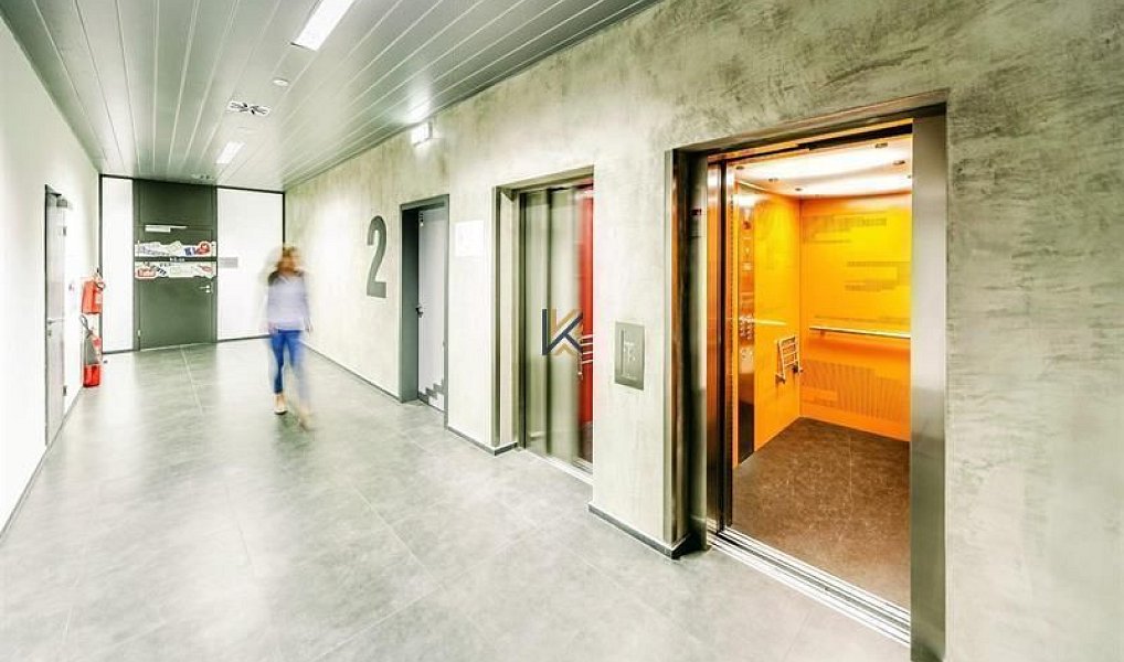 Pronájem kanceláře 539 m², Praha – náhled fotky 12