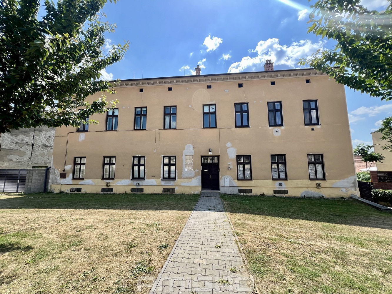 Prodej domu 1 000 m² s pozemkem 1 202 m²
