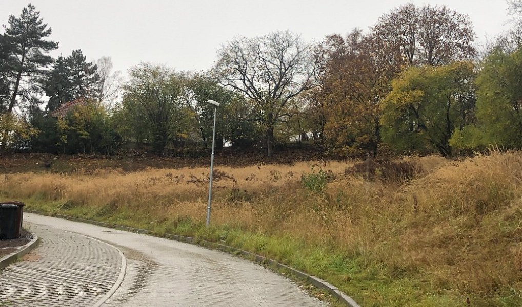 Prodej stavebního pozemku 1 084 m², Velké Popovice – náhled fotky 5
