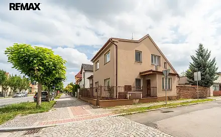 Prodej domu 294 m² s pozemkem 427 m², Tř. Jana Švermy, Pečky, okres Kolín