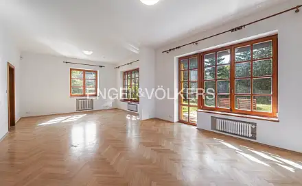Pronájem domu 316 m² s pozemkem 522 m², Oddělená, Praha 6 - Břevnov