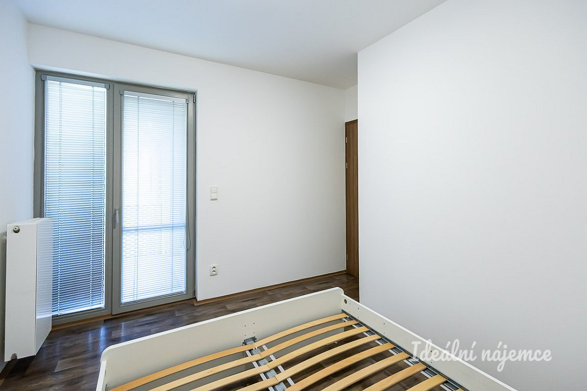 Pronájem bytu 2+kk 44 m² – fotografie 3