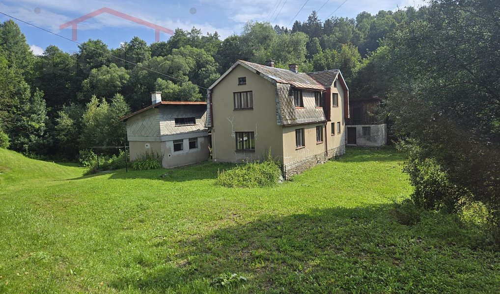Prodej domu 180 m² s pozemkem 3 200 m², Jesenný – fotka 1 z 17