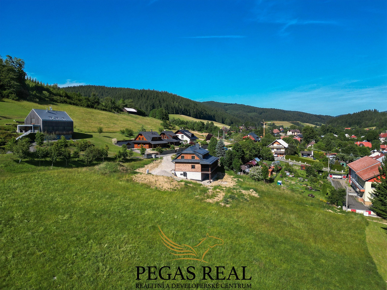 Prodej stavebního pozemku 1 951 m² – fotografie 2