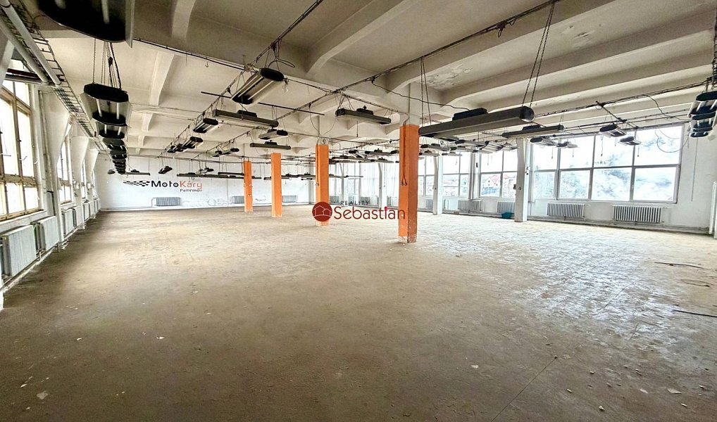 Pronájem obchodních prostor 1 000 m², Pelhřimov – náhled fotky 2