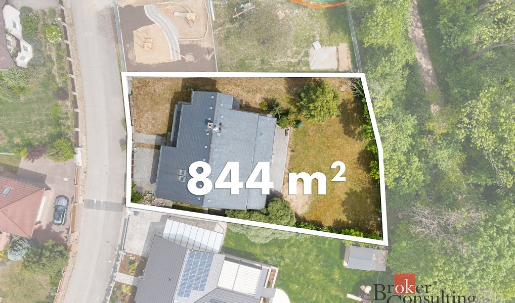 Prodej domu 256 m² s pozemkem 844 m², Jesenice – náhled fotky 3
