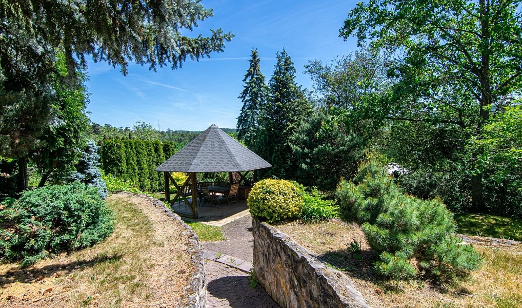 Prodej domu 560 m² s pozemkem 2 497 m², Černošice – náhled fotky 3