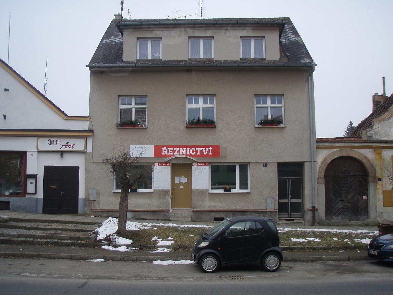 Prodej domu 310 m² s pozemkem 796 m² – fotografie 2