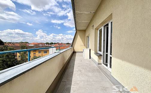 Prodej bytu 2+1 60 m², Tyršovo nám., Louny