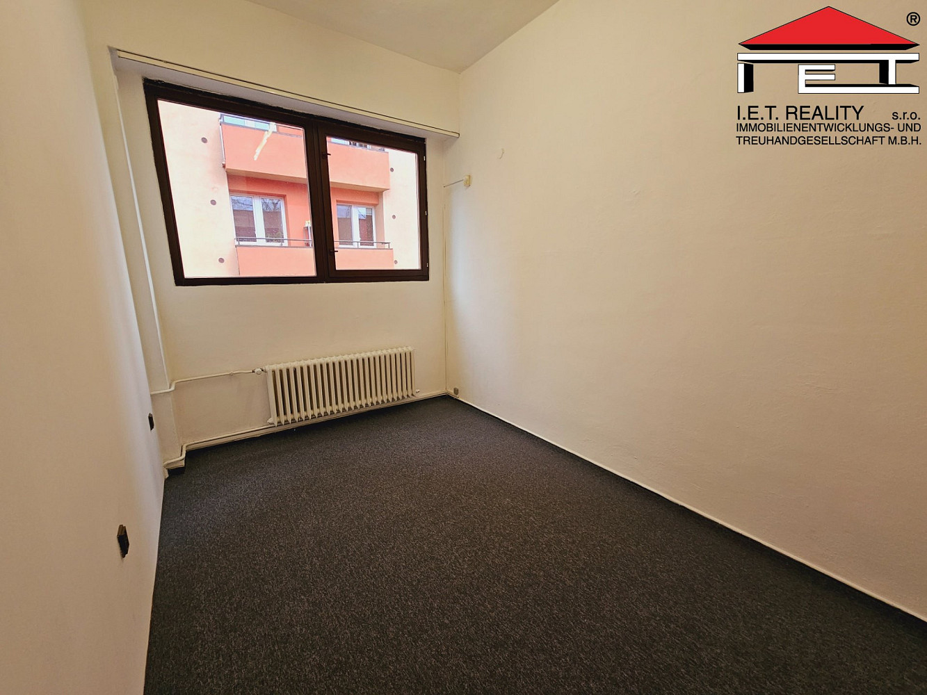 Pronájem kanceláře 300 m² – fotografie 5