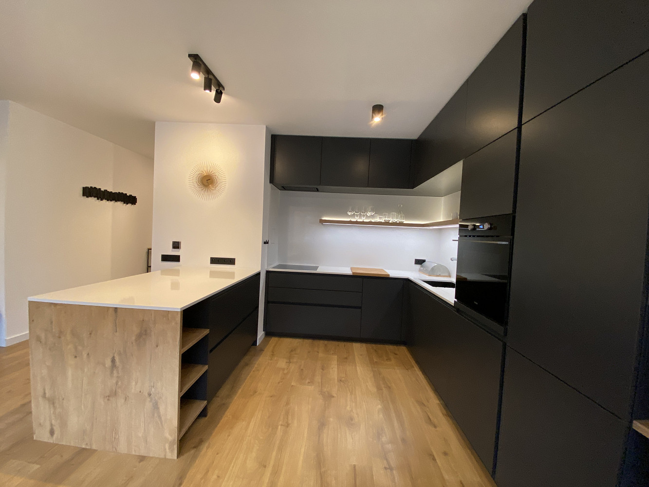 Pronájem bytu 3+kk 77 m² — photo 2