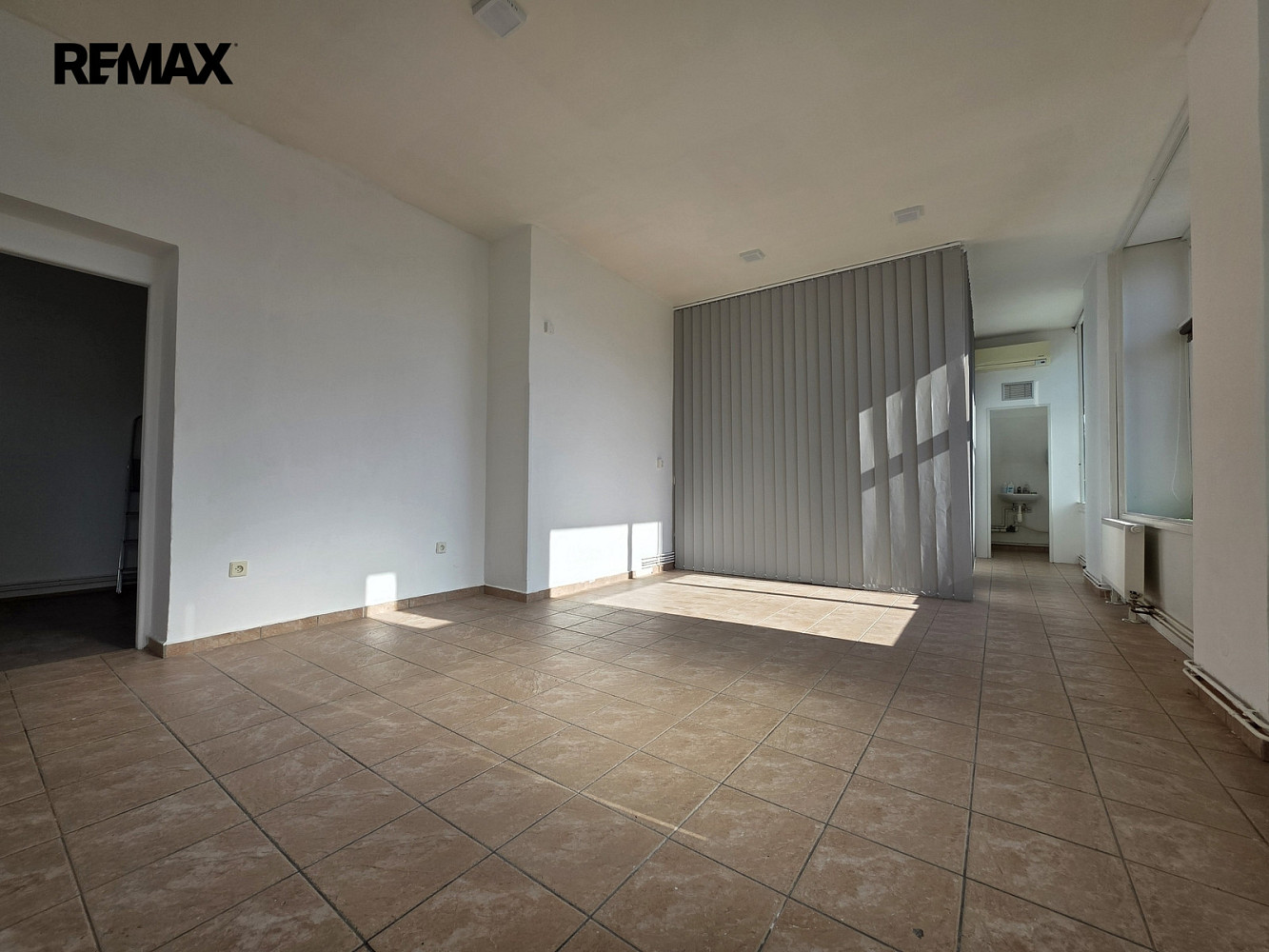 Pronájem obchodních prostor 53 m² – další