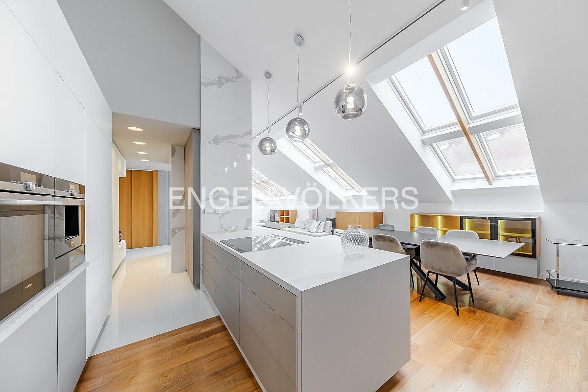 Pronájem bytu 4+kk 176 m² – fotografie 2
