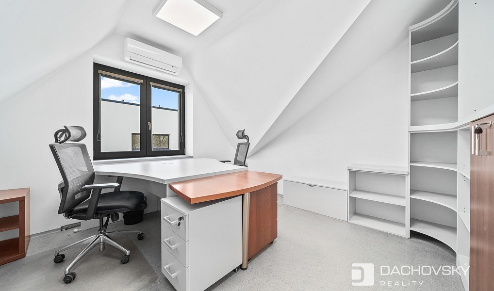 Prodej kanceláře 374 m², Pardubice – náhled fotky 40