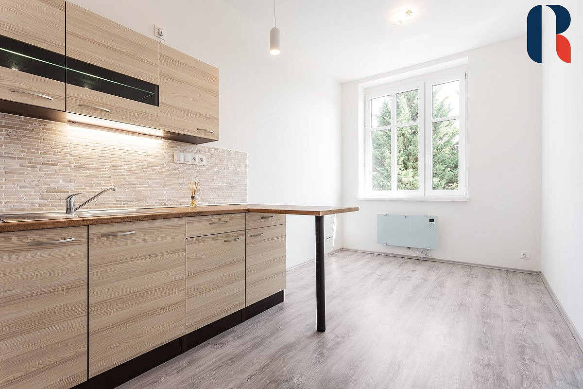 Pronájem bytu 2+kk 36 m² – pohled 2
