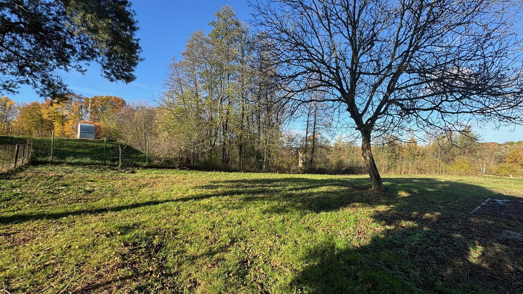 Prodej komerčního pozemku 1 241 m² – pohled 3