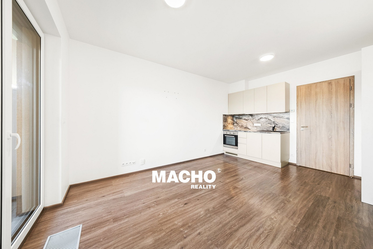 Pronájem bytu 1+kk 33 m² – fotografie 3