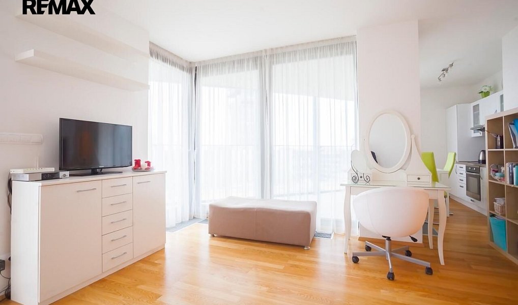 Prodej bytu 1+kk 38 m², Praha – náhled fotky 5