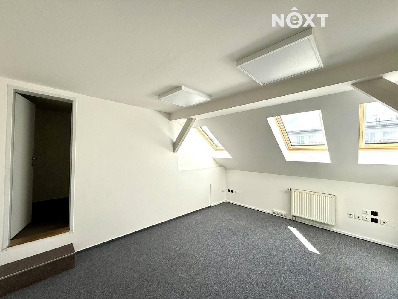 Pronájem kanceláře 102 m² — photo 2