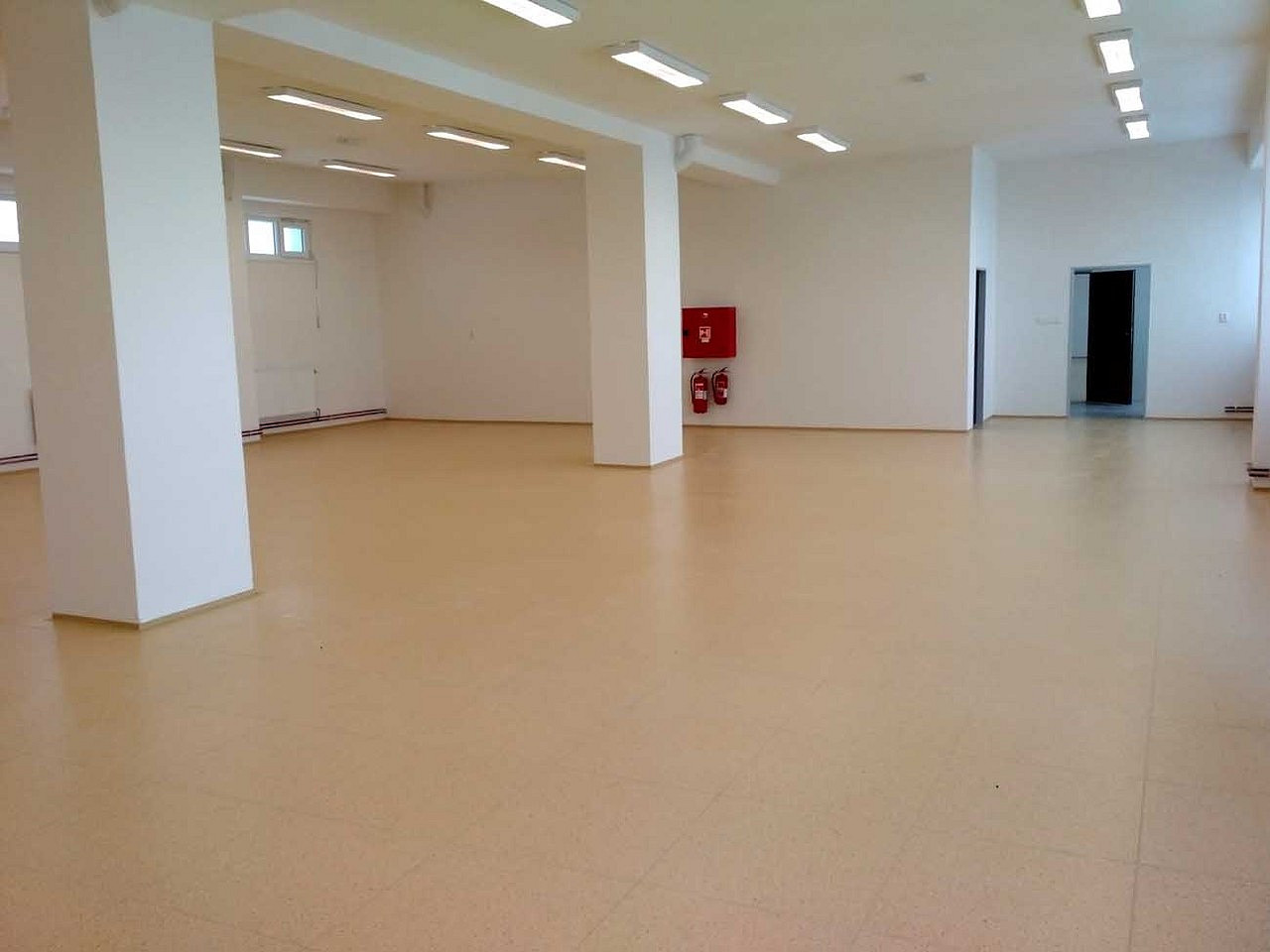 Pronájem kanceláře 900 m² – fotografie 5