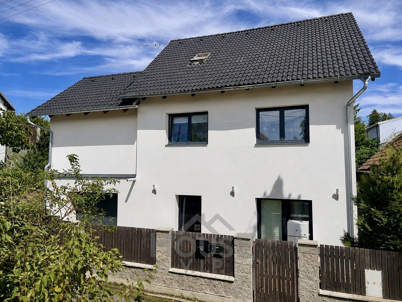 Prodej domu 211 m² s pozemkem 374 m² – fotografie 2