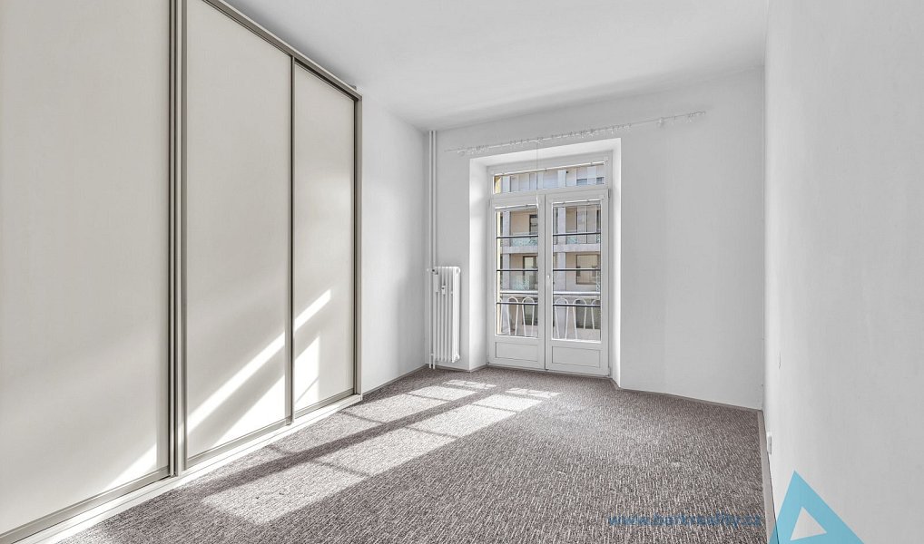 Prodej bytu 2+1 70 m², Praha – náhled fotky 3