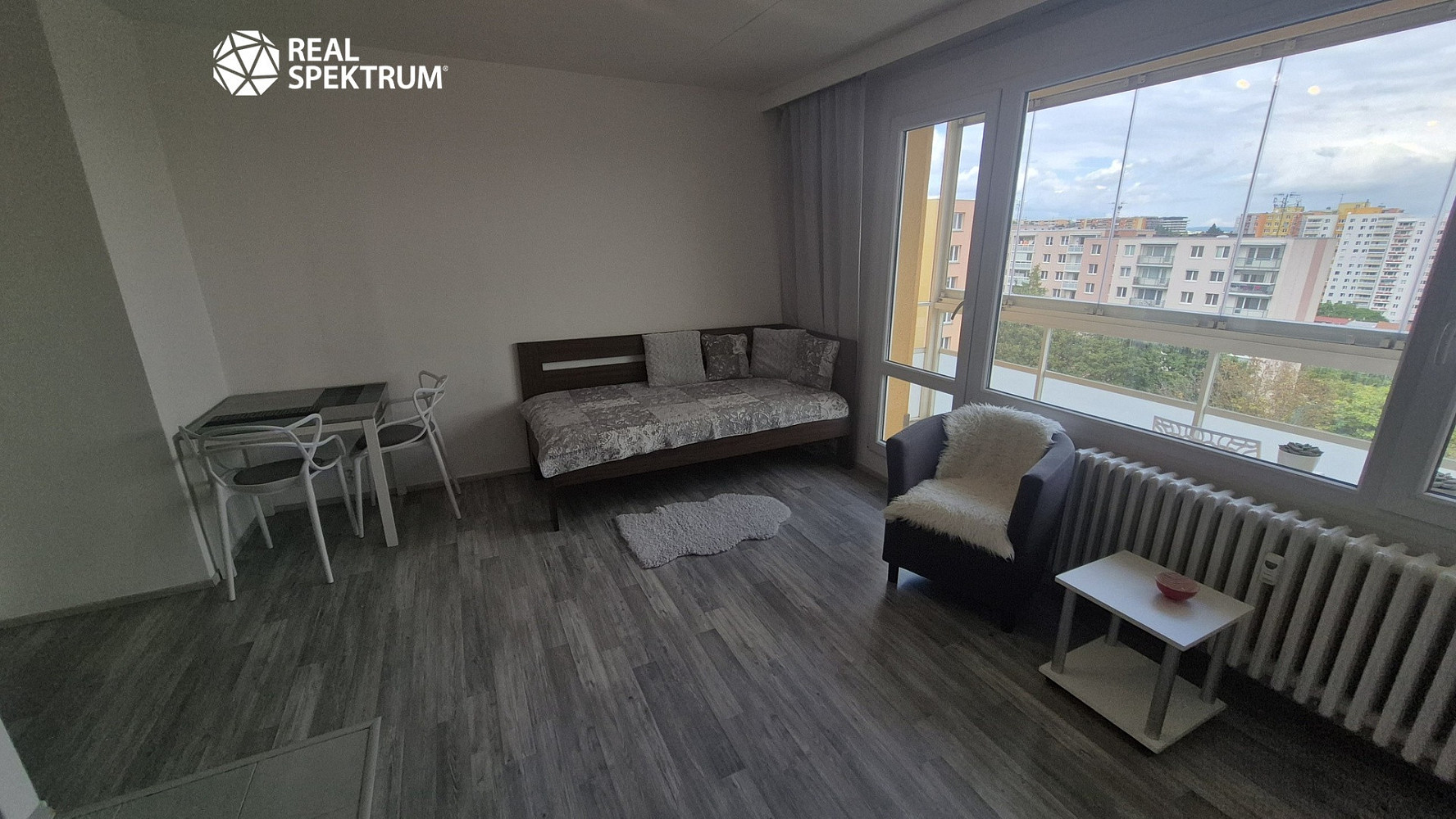 Pronájem bytu 1+kk 28 m² – fotografie 2
