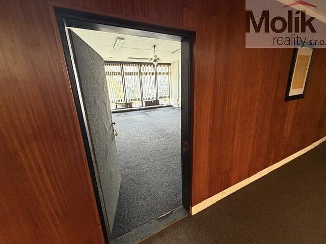 Pronájem kanceláře 48 m² – fotografie 4