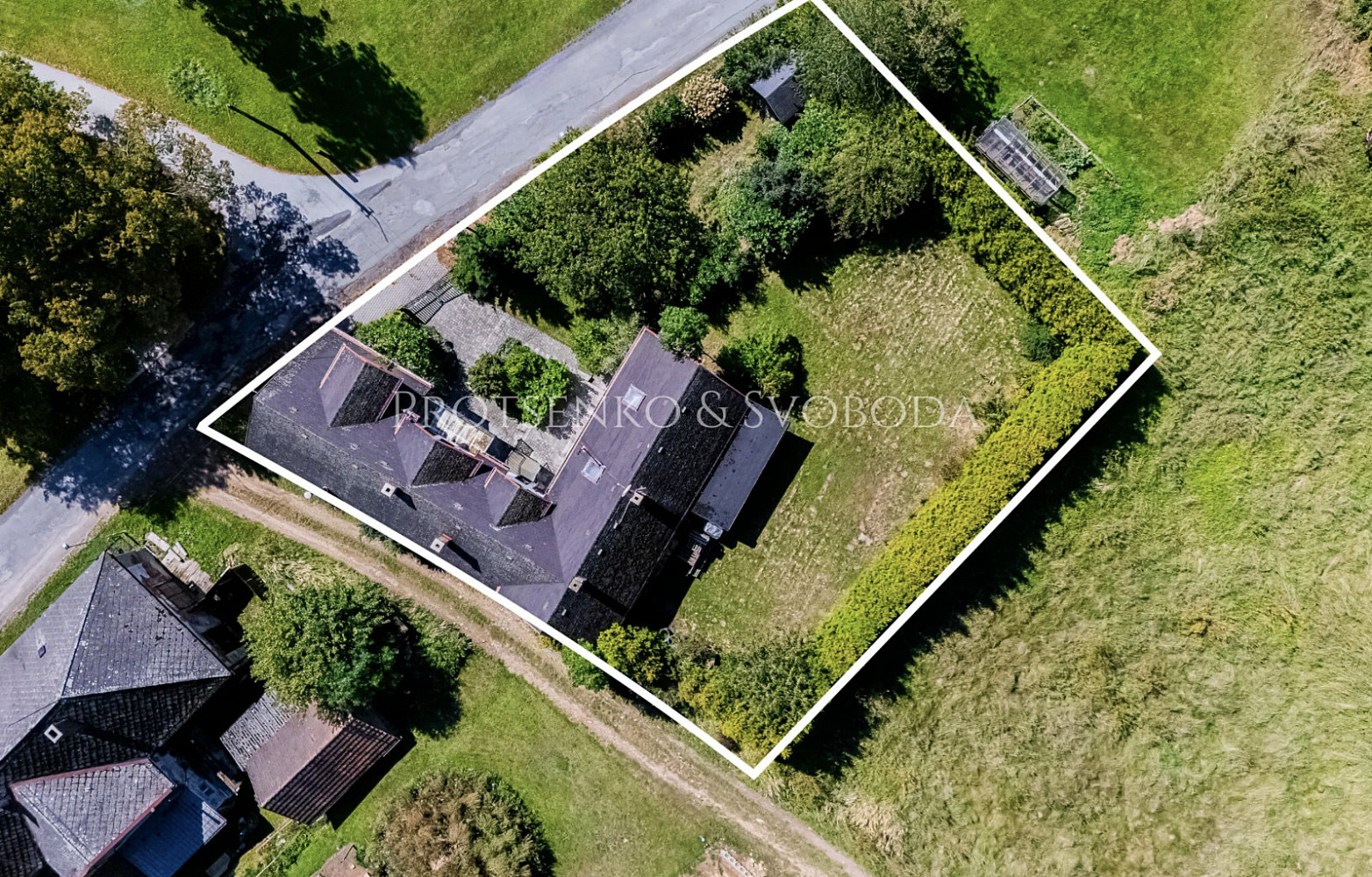 Prodej domu 285 m² s pozemkem 1 096 m² – fotografie 2