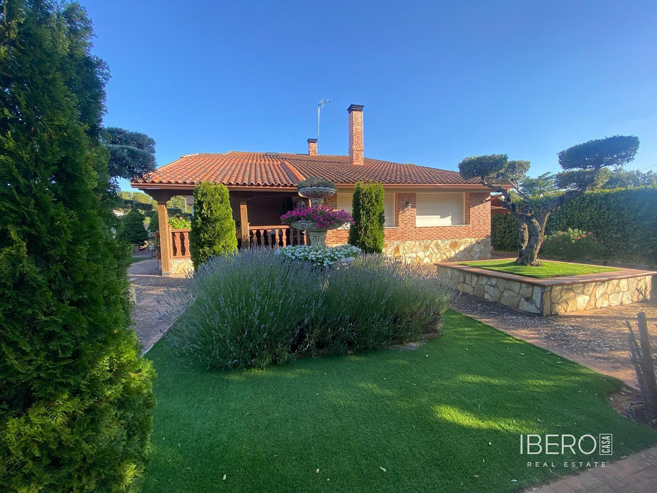Prodej domu 1 260 m² s pozemkem 984 m²