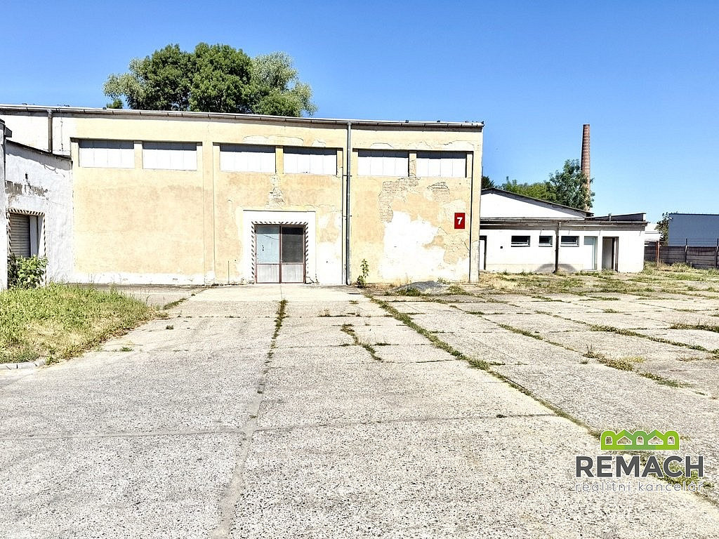 Pronájem skladovacích prostor 816 m²