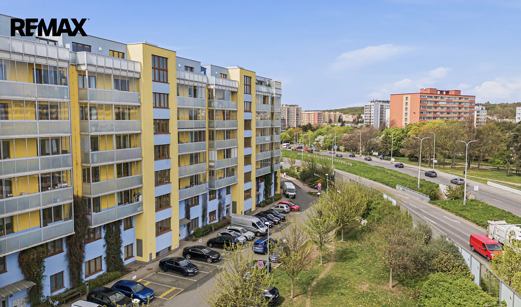 Garážové stání v novostavbě z roku 2014, Praha – náhled fotky 13
