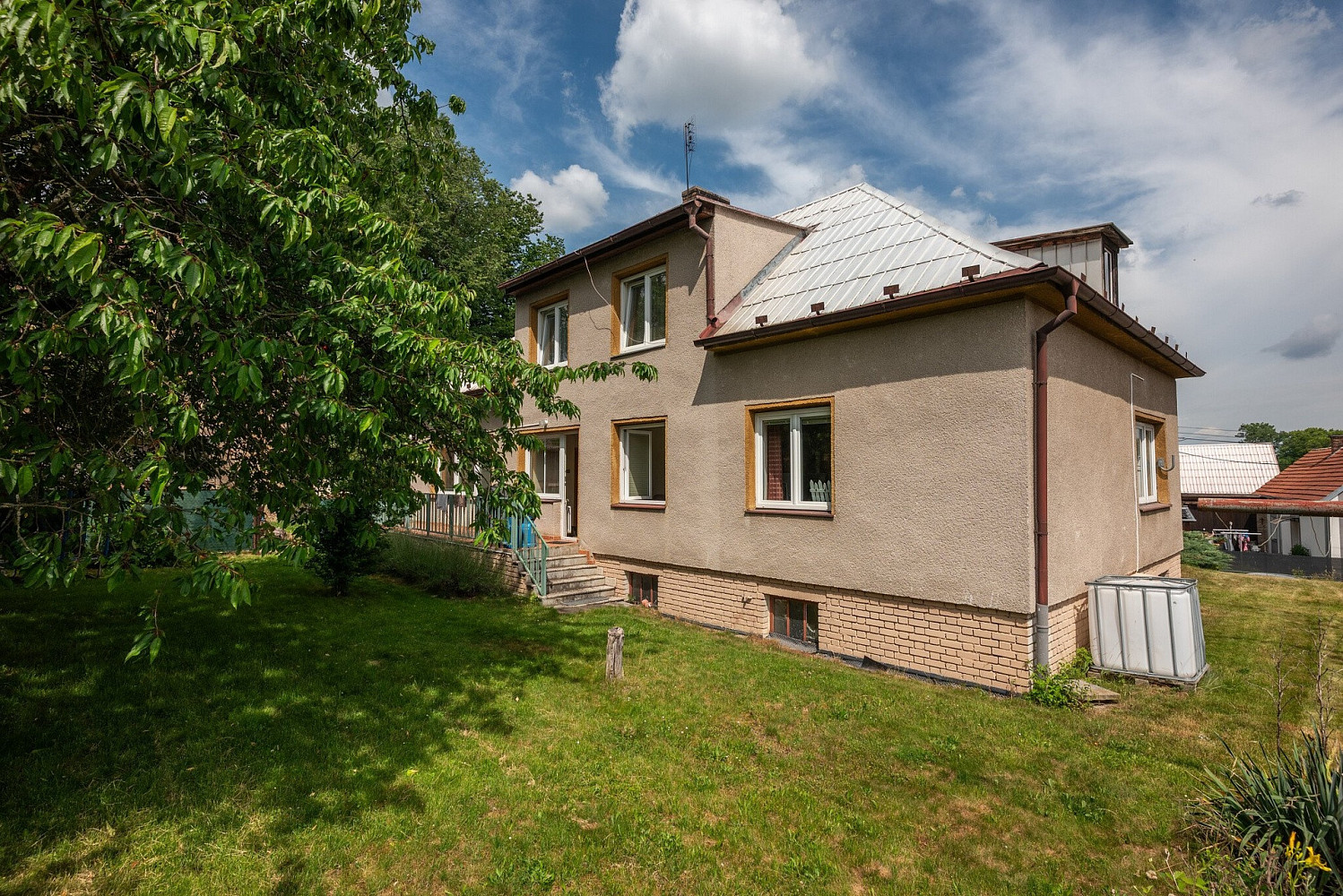 Prodej domu 250 m² s pozemkem 999 m²
